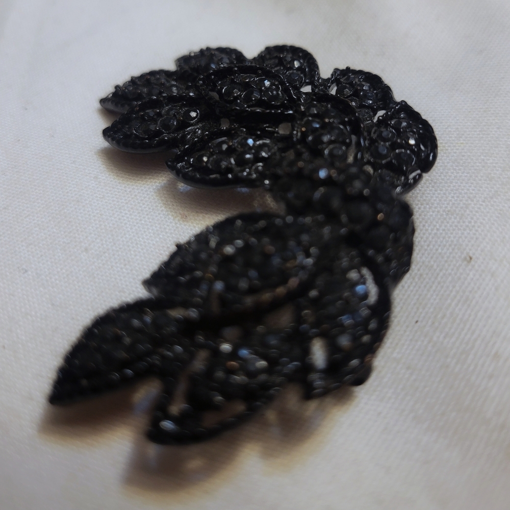 Vintage Black Metal Brooch - Picture 2 of 7